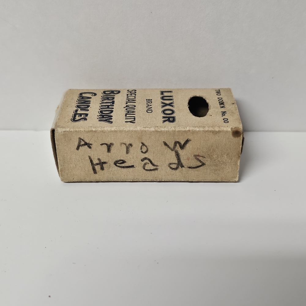 Native American Arrowheads in Vintage Luxor Box - Picture 3 of 3